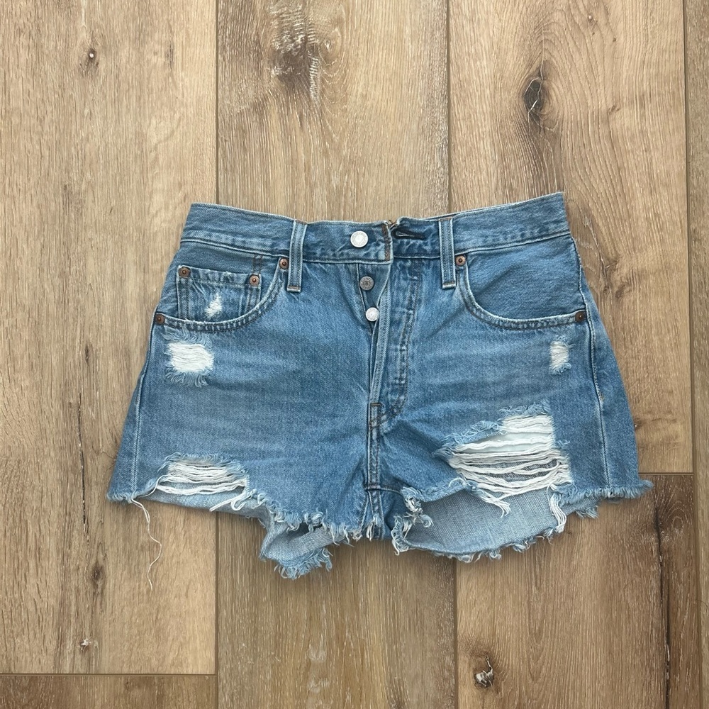 NWOT Levi 501 High Rise Shorts